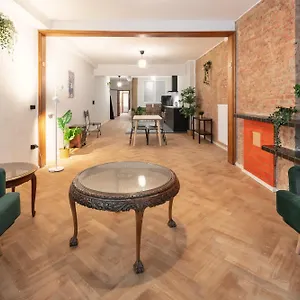 two-bedroom-apartments-in-the-heart-of-antwerp.hotelsghent.com/